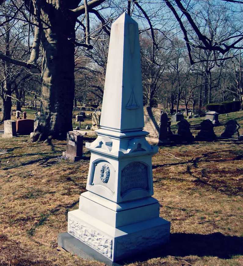 Obelisks Gravestone